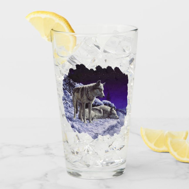 Copo De Pint Lobos cinzas na neve de inverno à noite (Gelo frontal)