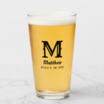 Copo De Pint Monograma Inicial dos Padrinhos de Casamento Pai d<br><div class="desc">Clássico, simples, casamento, inicial, copo de cerveja personalizado. Perfeito para o pai da noiva. Personalize com sua inicial e nome.</div>