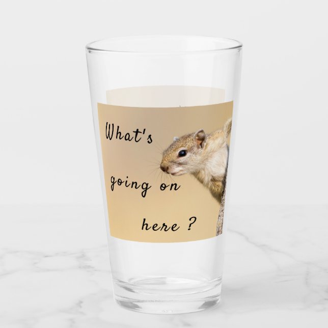 Copo De Pint O que está acontecendo aqui, foto de esquilo com t (Frente)