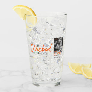 Copo De Pint O Vidro Do Bebendo Após O Despertar