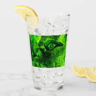 Copo De Pint olhando para o verde