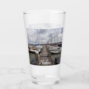Copo De Pint Pier com barcos e iates em Marken Países Baixos