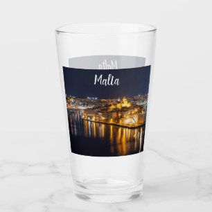 Copo De Pint Porto de Malta iluminado à noite