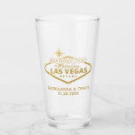 Copo De Pint Presente Personalizado de Casamento em Las Vegas p<br><div class="desc">Copo Personalizado de Cerveja para Presente de Casamento em Las Vegas ou Presente para os Padrinhos do Noivo com um sinal personalizado de "casamento na fabulosa Las Vegas" em dourado falso com nome e data personalizados. Eles são acessíveis e divertidos souvenirs também! A cor de fundo e as fontes podem...</div>