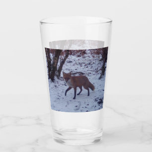 Copo De Pint Raposa Vermelha no Inverno Florestal na Neve Cena