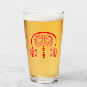 Copo De Pint Red Brain Ouvindo música alta