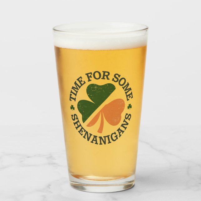 Copo De Pint Rua, tempo de Patrick para um Shenanigans Clover (Frente (Preenchido))