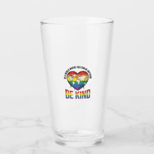 Copo De Pint Seja Gentil Mundo Coração Arco-Íris Camiseta Vecto