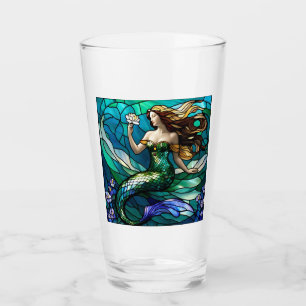 Copo De Pint Sereia de vidro contida admirando uma flor