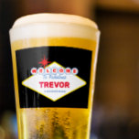 Copo De Pint Sinal de Las Vegas - Vidro de evento especial<br><div class="desc">É Vegas,  querida!ou talvez só poker noite depois que as crianças irem para a cama. De qualquer forma,  adicione um pedaço ao dia de alguém especial com este vidro temido de Vegas! Personalizar com qualquer Nome e Título.</div>