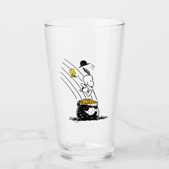 Copo De Pint Snoopy pulando em Pote de Dourado (Frente)