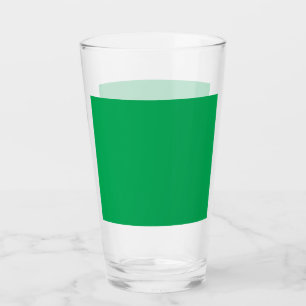 Copo De Pint um fundo verde com borda branca