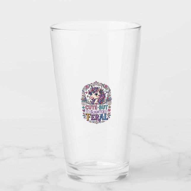 Copo De Pint Unicórnio Fofo mas Ligeiramente Feral Fundo Branco (Frente)