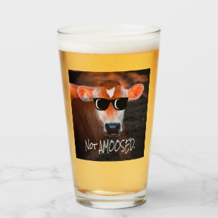 Copo De Pint Vaca em óculos escuros não é doce