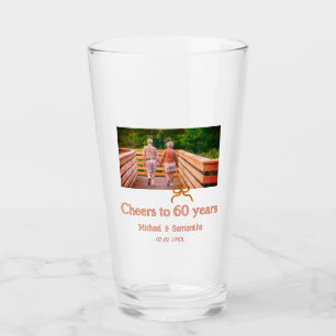 Copo De Pint Vermelho ou arco comemora 60 anos de aniversário d