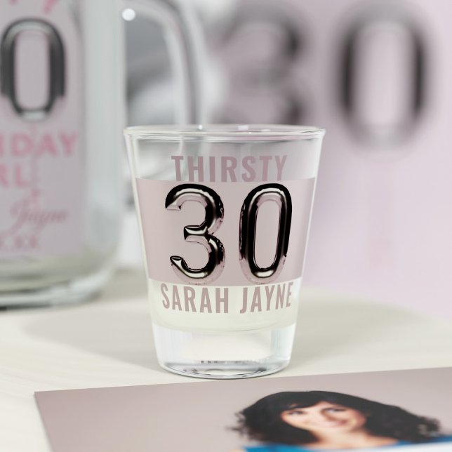 Copo De Shot 30 Balão de Aniversário Vidro Personalizado para F (Happy 30th Birthday! Take a shot! A pink and silver shot glass to remember the day. Add your name!)