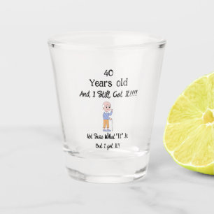 Copo De Shot 40 anos de idade e ainda o tinha