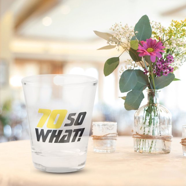 Copo De Shot 70 Que Engraçado Dizer Aniversário do 70 moderno (Criador carregado)