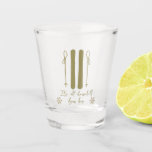 Copo De Shot Apres Ski Funny Winter Bachelorette<br><div class="desc">Estes óculos engraçados de solteira leram "é tudo descida daqui". Perfeito para festas de solteira de esqui ou de inverno de Apres. Localizar itens de parte correspondentes no meu compro.</div>