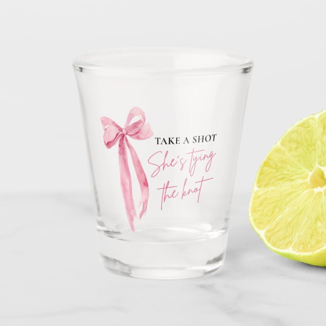 Copo De Shot Arco Rosa Esmagado Ela é Chá de panela Casando (Frente)