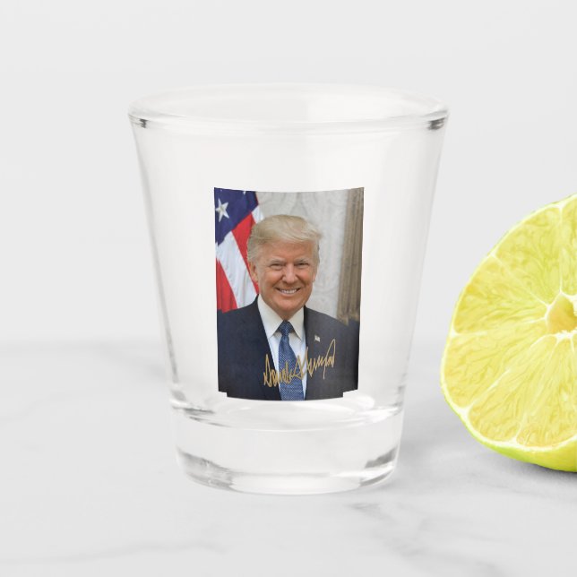 COPO DE SHOT ASSINADO PELO PRESIDENTE TRUMP.... (Frente)