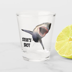 Copo De Shot Ataque de tubarão saltando para fora da água em es