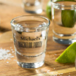 Copo De Shot Casamento de Despedida de Solteiro<br><div class="desc">Este design foi criado através da arte digital. Pode ser personalizado na área fornecida ou personalizado escolhendo o clique para personalizar a opção adicional e alterando o nome, as iniciais ou as palavras. Você também pode alterar a cor e o estilo do texto ou excluir o texto de um design...</div>