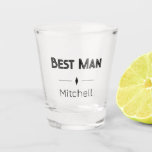 Copo De Shot Casamento de Melhor Homem Negro Monograma de Texto<br><div class="desc">O teu Melhor Homem pode ter algumas bebidas de álcool neste copo personalizado quando ele está a celebrar os vossos núpcias! Mostre-lhe o quanto ele significa para você.</div>