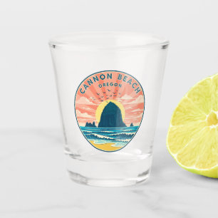 Copo De Shot Cat na praia de Cannon, Oregon