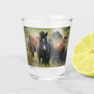 Copo De Shot Cavalos Bonitos e Celeiro Rústico