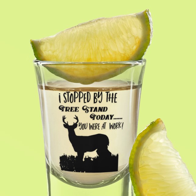 Copo De Shot Citação de Esportes Brancos de Caça à Branca (Funny shot glass for the deer hunter who always has to work. The deer are at the stand, are you?)