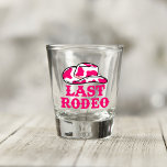 Copo De Shot Cowgirl Disco Último Rodeio Bachelorette Vidro<br><div class="desc">Uma design de vaqueira divertida com letras rosa quentes</div>