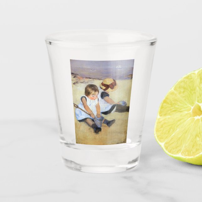 Copo De Shot Crianças Jovens Jogando na Praia (Mary Cassatt) (Frente)