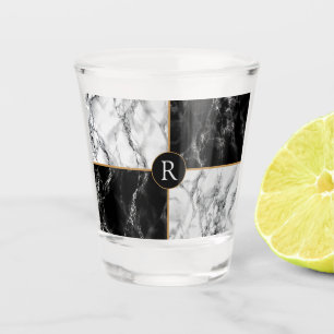Copo de Shot de Mármore Preto e Branco com Letra P