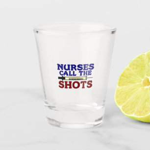 Copo De Shot Enfermeiras Chamam Os Tiros