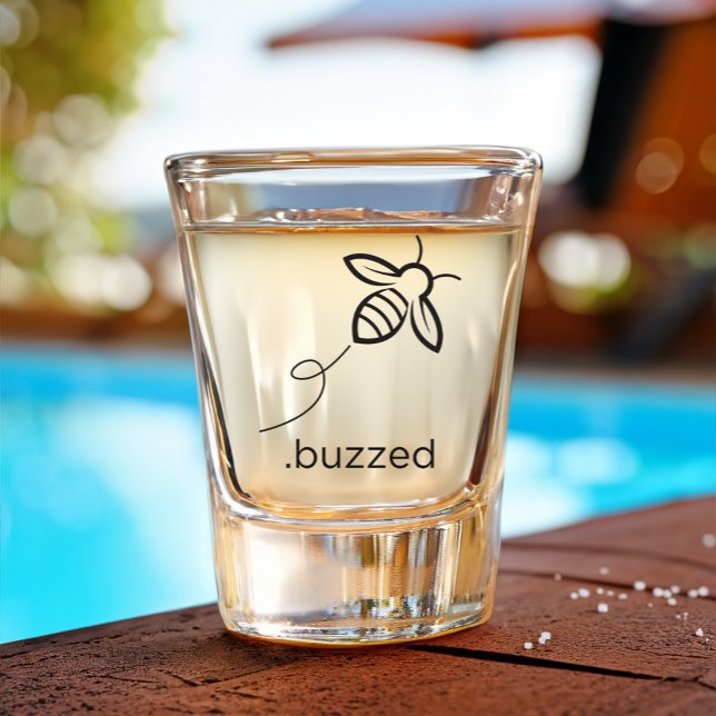 Copo De Shot Engraçado Bumble Bee (Funny Buzzed shot glass from the Cheeky Sippers collection by MugPint.)