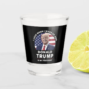 Copo De Shot Eu amo quando acordo e Donald Trump é meu presiden
