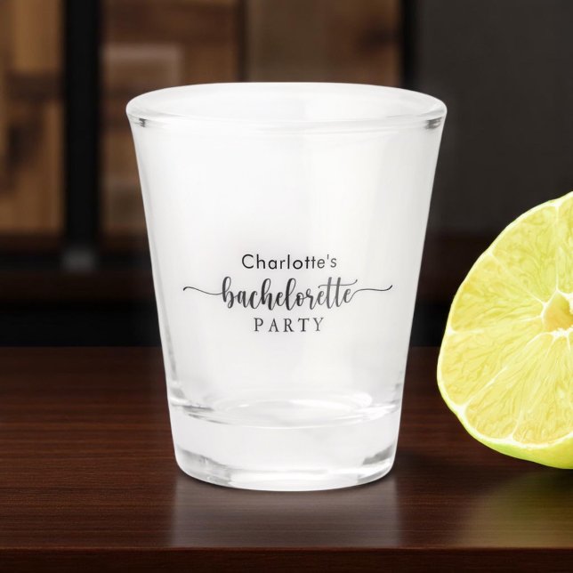 Copo De Shot Festa de Despedida de Solteira Elegante Preto e Br (Black And White Stylish Bachelorette Party Shot Glass)