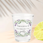 Copo De Shot Festa de solteira de eucalipto verde<br><div class="desc">Para uma festa de solteira. Decorados com flores de lavanda de cor aquosa e verde de eucalipto. Personalize e adicione o nome da noiva.</div>