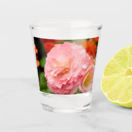 Copo De Shot Flor rosa delicada após a chuva