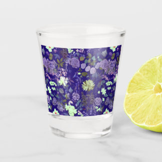 Copo De Shot Flores com atmosfera elegante e misteriosa
