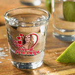 Copo De Shot Foto do Coração Engraçado<br><div class="desc">Este design divertido é perfeito para um Dia de os namorados ou presente de aniversário.</div>