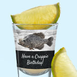 Copo De Shot Funny Legal Crappie Pescaria Birthday Pun<br><div class="desc">Para a pessoa que ama pescar,  este é o presente perfeito de aniversário,  eles podem mostrar seu amor pela pesca. O design apresenta um peixe-frade troféu. Com o trocadilho engraçado "Tenha um Aniversário de Crappie!"</div>
