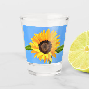 Copo De Shot Girassol Amarelo contra Sol no Céu Azul - Verão