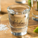 Copo De Shot Ideias de presentes personalizadas da Bridesmaid<br><div class="desc">"Faça suas madrinhas se sentirem especiais com nossos presentes personalizados do Zazzle! Nossa coleção apresenta uma variedade de itens personalizáveis que são perfeitos para mostrar sua apreciação àqueles que estão do seu lado no seu grande dia.</div>