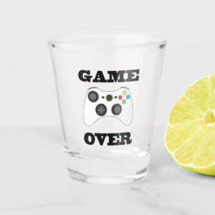 Copo De Shot Jogo Sobre Vidro Fotografado