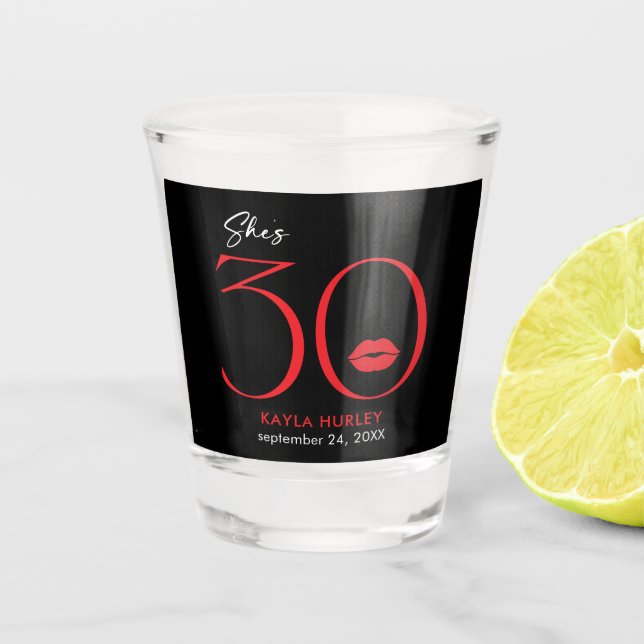 Copo De Shot Lábios Vermelhos Mínimos Modernos Ela tem Trinta A (Frente)