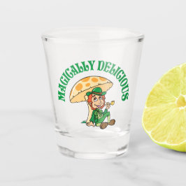 Copo De Shot Leprechaun màgica delicioso sob um cogumelo