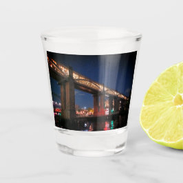 Copo De Shot Luzes sob a ponte