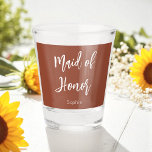 Copo De Shot Madrinha de casamento Terracotta Brown Wedding<br><div class="desc">A madrinha de casamento Terracotta atirou vidro em castanho e branco para casamento,  festa de noiva,  Chá de panela,  Festa de solteira. Veja mais produtos com este design na coleção abaixo.</div>